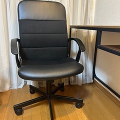 机と椅子セットの画像
