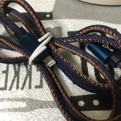 iPhone充電ケーブル