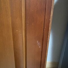 ガラス飾り棚付きサイドボードの画像