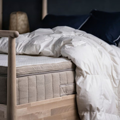 IKEA FJÄLLARNIKA フィエラルニカ 掛け布団 200✕200 フェザーの画像