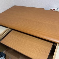 パソコンデスク　早く引き取り可能な方へ　2人使用可能です。の画像