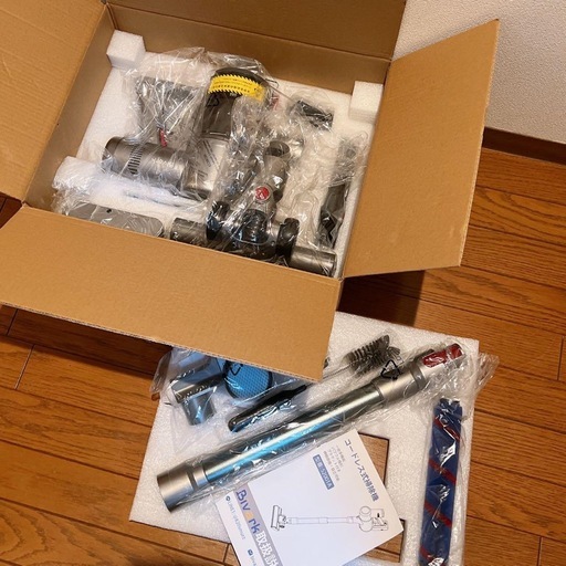 【新品未使用】コードレス掃除機 スティッククリーナー ライト付 50Kpa強力吸引 自立式