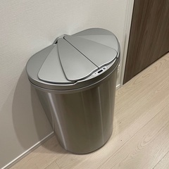 自動開閉ごみ箱の画像