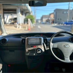 現車確認大歓迎‼️すぐに乗って帰れます😊✨大人気の軽自動車！ダイハツ タントカスタム🚘左側スライドドア、ナビ、スマートキー付き🫶🏻の画像