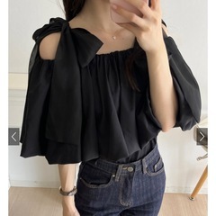 GRLの肩リボンブラウスです☺️の画像