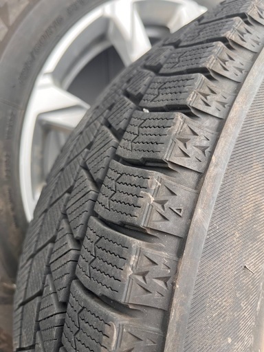 スタッドレスタイヤ（ブリヂストン ブリザックVRX3 195/60R16）