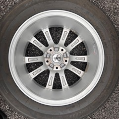 スタッドレスタイヤ（ブリヂストン ブリザックVRX3 195/60R16）の画像