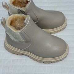 新品 ショートブーツ ベージュ 裏ボア　17センチ スノーブーツ ムートンブーツ 冬　靴　女の子　男の子の画像