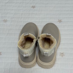 新品 ショートブーツ ベージュ 裏ボア　17センチ スノーブーツ ムートンブーツ 冬　靴　女の子　男の子の画像