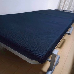 折りたたみ式ベットの画像