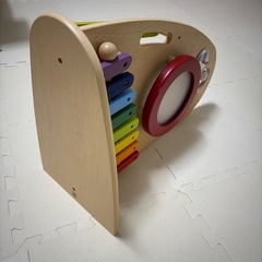 5種類の音遊びと転がし遊びのおもちゃの画像