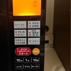 オーブンレンジと収納棚の画像