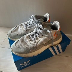 adidas ナイトジョガーの画像
