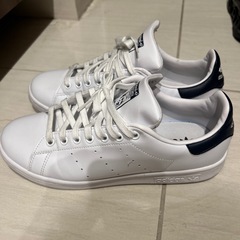 スタンスミス　スニーカー】の画像