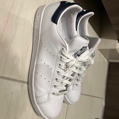 スタンスミス　スニーカー】の画像