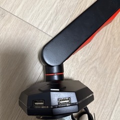 ゲーミングモニターアームの画像