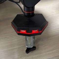 ゲーミングモニターアームの画像