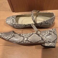 （美品）パイソン柄パンプスの画像