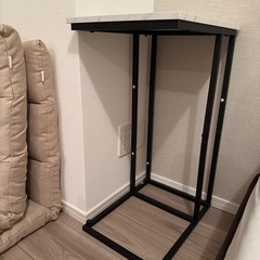 大理石風サイドテーブルの画像