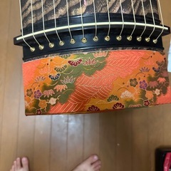 琉球琴&台座の画像