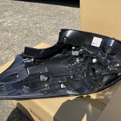 ヤリスクロス MXPB 10 15 MXPJ ICHIKOH 52-329 LED 右 テール ランプ ライト レンズの画像