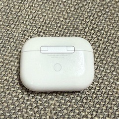 AirPods pro 第一世代 ホワイト 充電ケース付きの画像