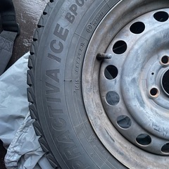 冬季用スタッドレスタイヤ、185/70R14サイズ、PRACTIVA ICE BP02モデル。 の画像