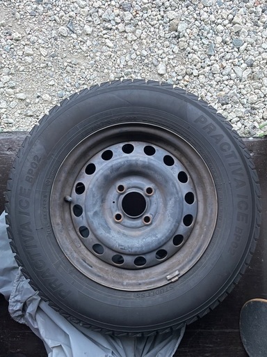 11月まで掲載予定　スタッドレスタイヤ　185/70R14