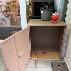 【無料】かわいい棚と鍵つき宅配ボックスの画像