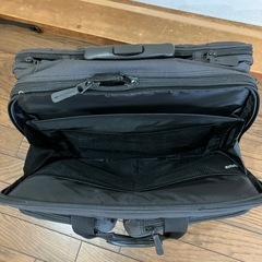 ビジネス  キャリーバッグ キャリーケース 
黒　二輪の画像