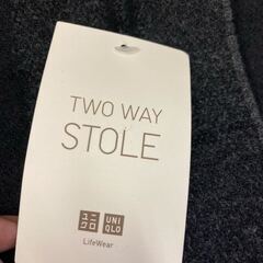 ユニクロ 2way ストール ポンチョ 新品 未使用 黒 グレー系の画像