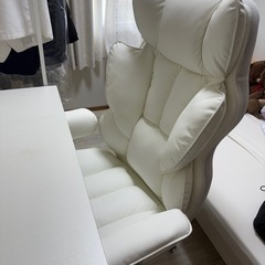 リクライニングチェア フット付き 美品 白 とにかく座り心地最高です👍の画像