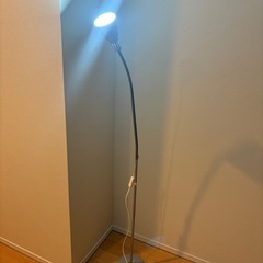 IKEA フロアライト 電球付きの画像