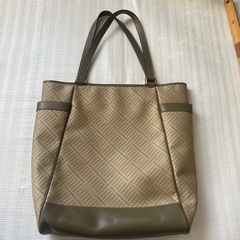 GIVENCHYトートーの画像