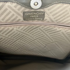 GIVENCHYトートーの画像