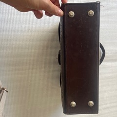 皮のバッグの画像