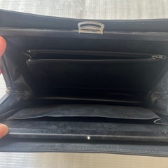 黒のハンドバッグの画像