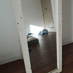 年季が入った全身鏡の画像