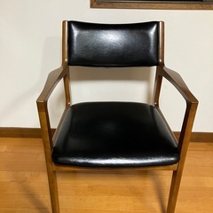 カリモク60 テーブルと椅子の画像