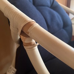 白いラタンチェアの画像