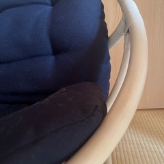 白いラタンチェアの画像