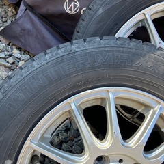 145/80r13スタッドレスタイヤホイール付きの画像