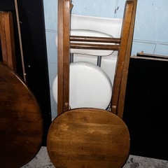 引越ししたためしたため再投稿しました‼️折りたたみテーブル、折りたたみ椅子、その他椅子と廃材！計10点の画像