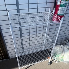 組み立てできるラックの画像