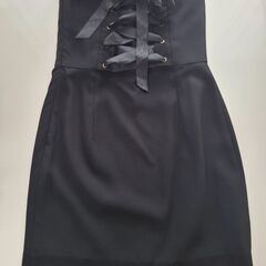 赤と黒のドレス２点の画像