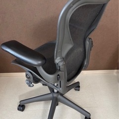 【HermanMiller】アーロンチェアの画像