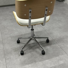平日お渡しは値引き　未使用品　オフィスチェア　の画像
