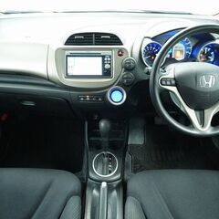 【自社ローン対象】ホンダ　フィットハイブリッド　コンパクトカー　メモリーナビ　DVD再生　ワンセグ　Bluetooth　ETCの画像