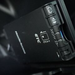 【自社ローン対象】ホンダ　フィットハイブリッド　コンパクトカー　メモリーナビ　DVD再生　ワンセグ　Bluetooth　ETCの画像