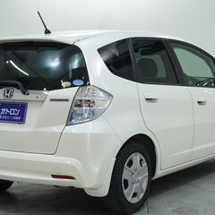 【自社ローン対象】ホンダ　フィットハイブリッド　コンパクトカー　メモリーナビ　DVD再生　ワンセグ　Bluetooth　ETCの画像